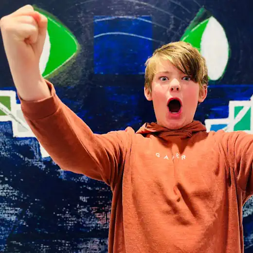 Chadeeni - Win 3 maanden een werk van Chadeeni